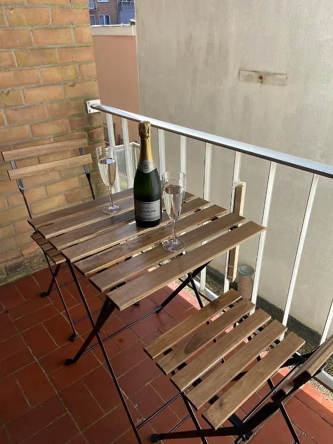Weloveoostende - Newly Renovated Large Apartment 150M From The Beach - Including Bed Sheets And Final Clea-Ning 벨기에