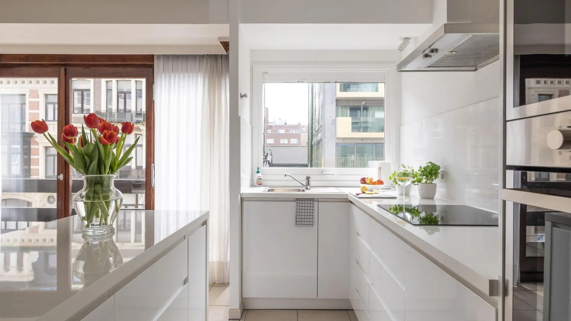 Weloveoostende - Newly Renovated Large Apartment 150M From The Beach - Including Bed Sheets And Final Clea-Ning 오스텐드
