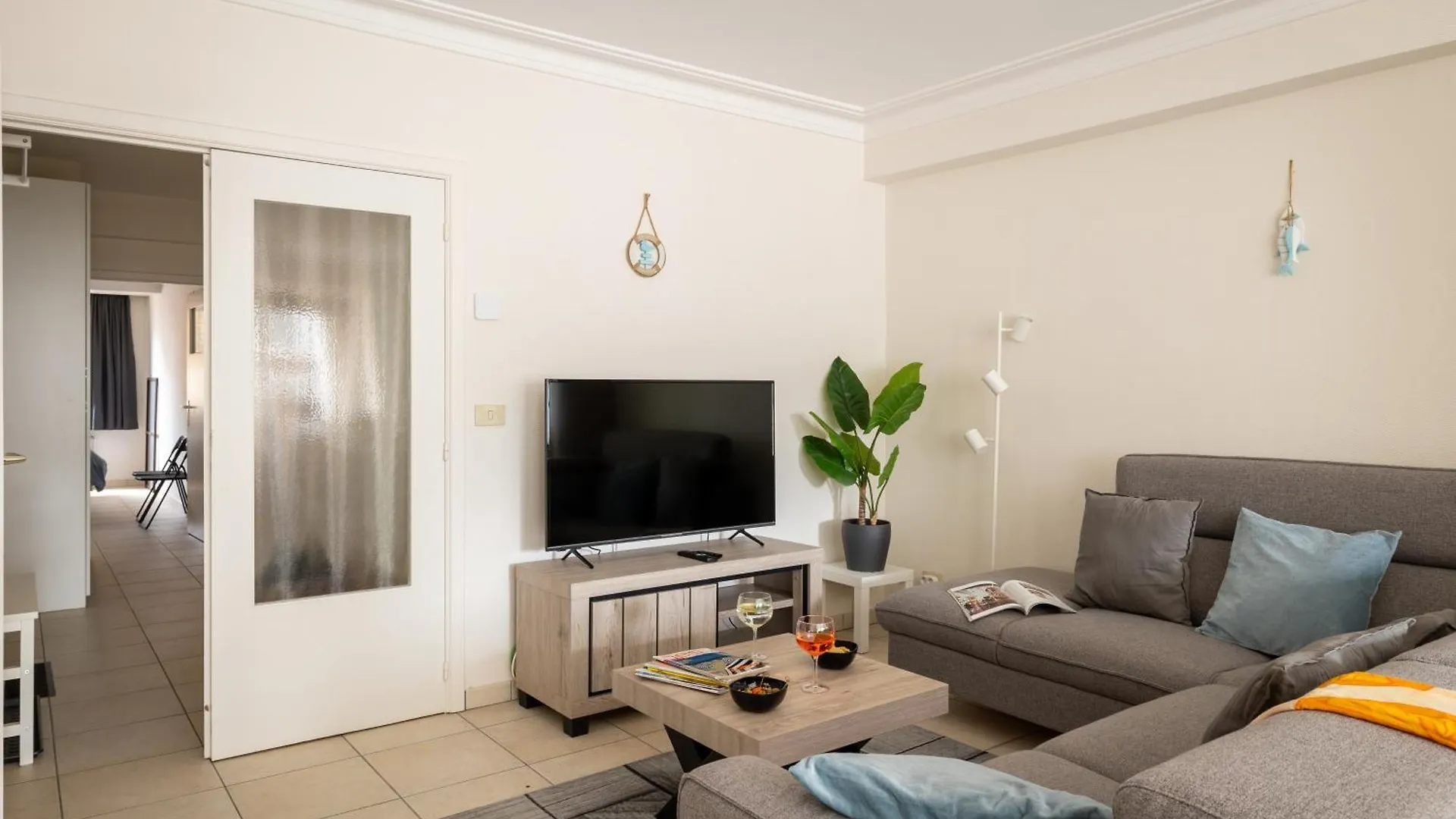 Weloveoostende: Renovated Beachside Apartment  Ostend