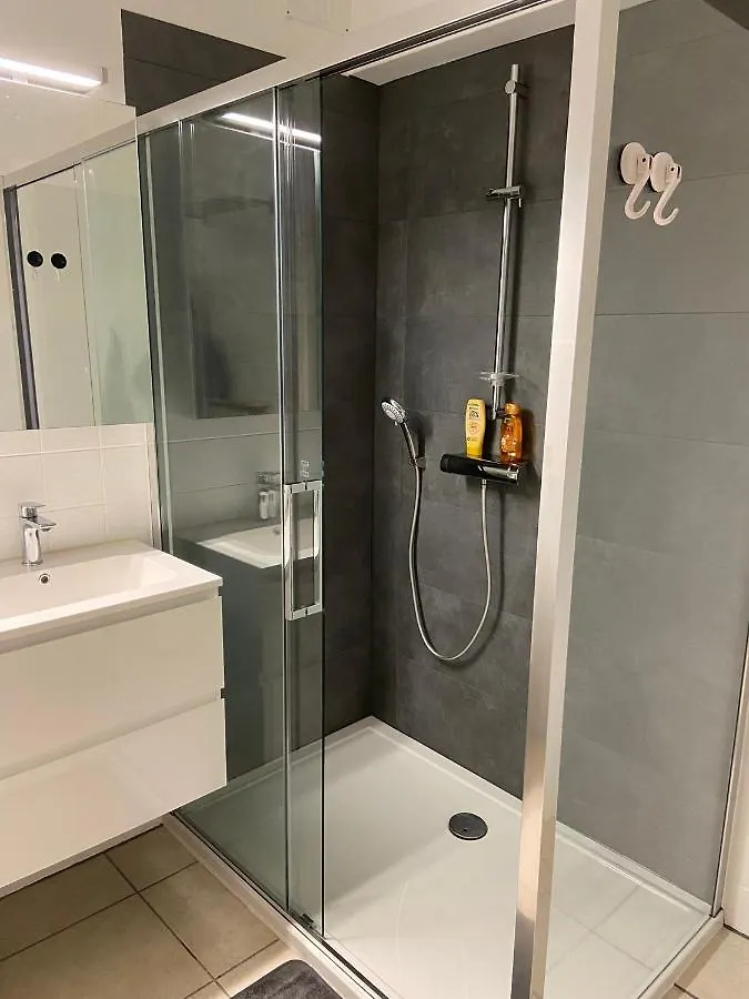Weloveoostende: Renovated Beachside Apartment Ostend