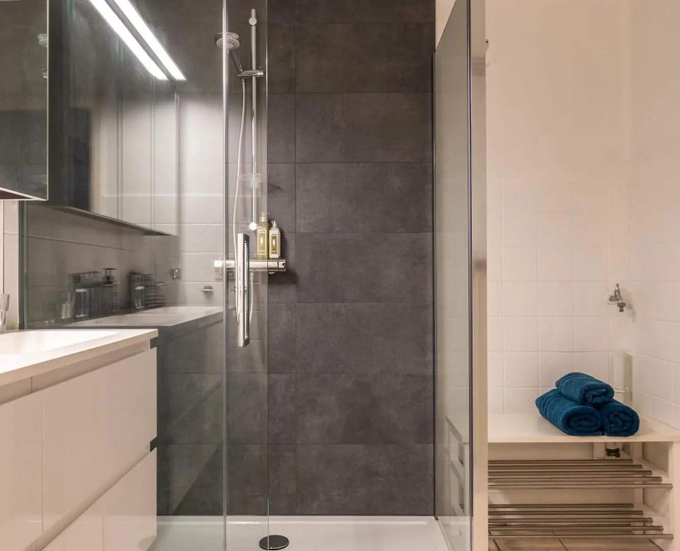 Weloveoostende: Renovated Beachside Apartment  Ostend